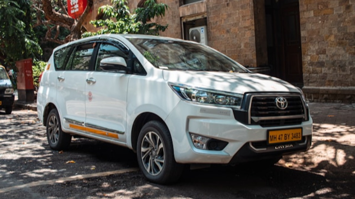 Perbedaan Toyota Innova Reborn vs Toyota Innova Zenix, Mana yang Cocok untuk Perjalanan Anda?
